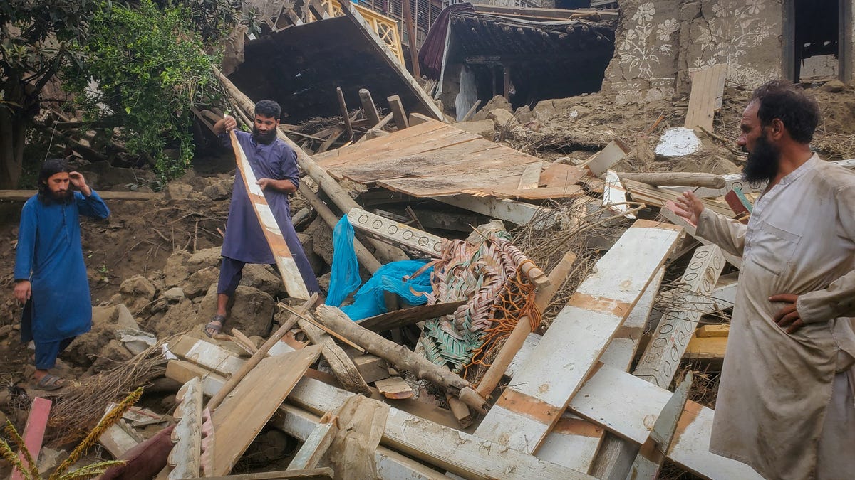 Afghan men search for their belongings amidst the rubble of a collapsed house after a deadly magnitude-6 earthquake that struck Afghanistan around midnight, in Dara Mazar, in Kunar province, Afghanistan, September 1, 2025. REUTERS/Stringer