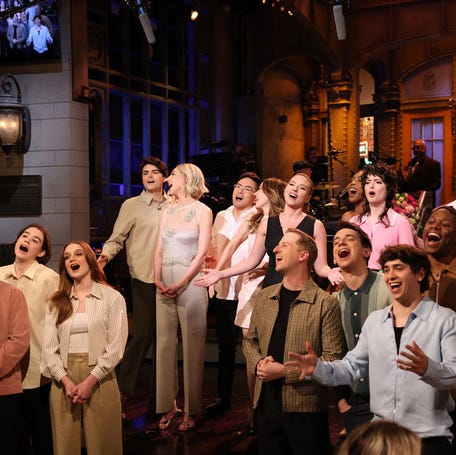 Scarlett Johansson and the cast of "Saturday Night Live" on May 17, 2025