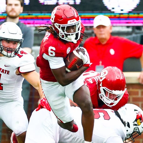 Oklahoma running back Tory Blaylock (6) runs past Illinois State linebacker Mason Kaplan (14) during the second half at Gaylord Family-Oklahoma Memorial Stadium.