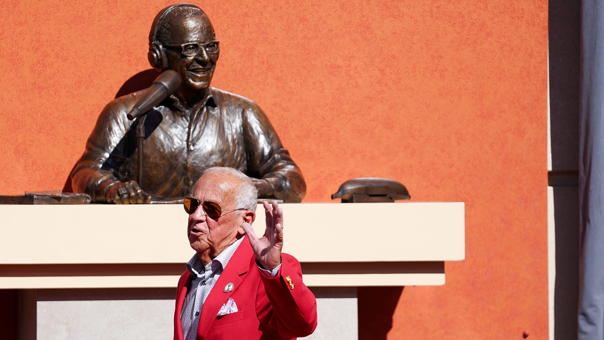 A statue to honor Marty Brennanan – and an era of baseball that's gone forever A statue to honor Marty Brennanan – and an era of baseball that's gone forever