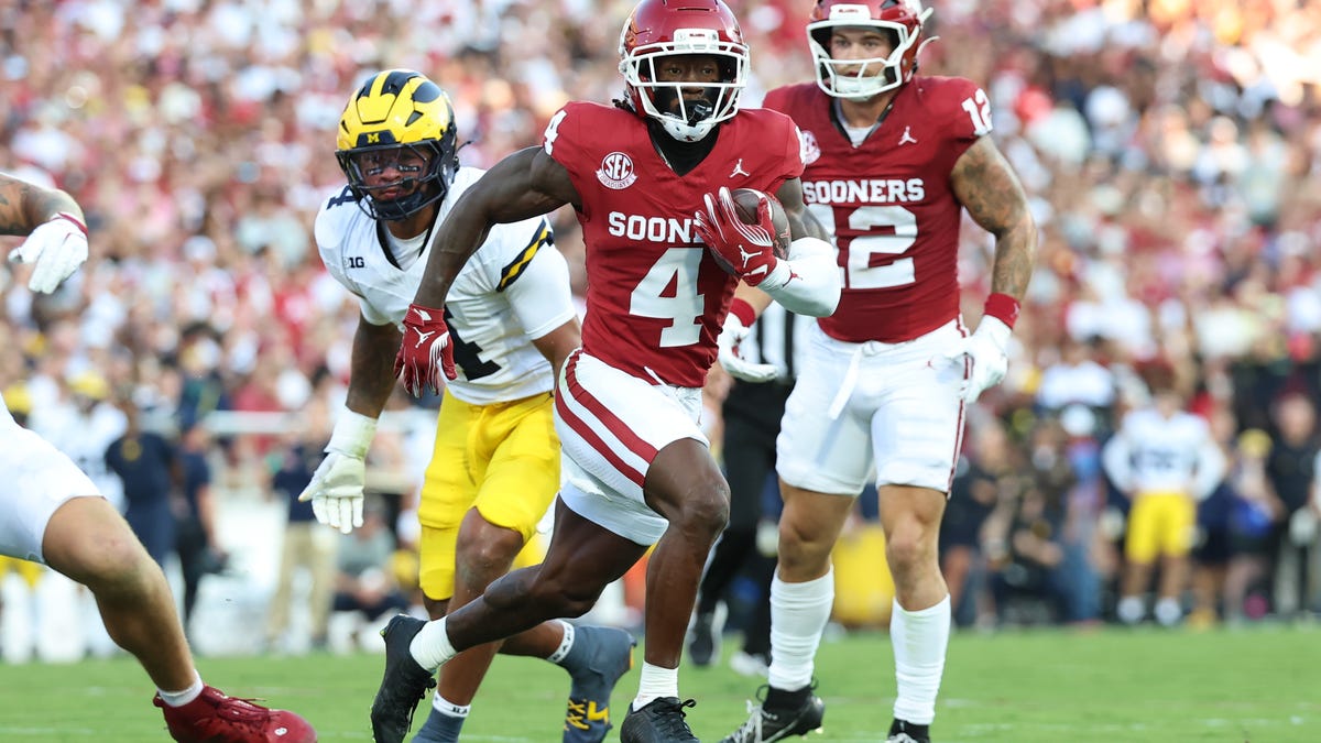 Oklahoma wide receiver Deion Burks (4) runs for a touchdown after a catch against Michigan during their game at Gaylord Family-Oklahoma Memorial Stadium.