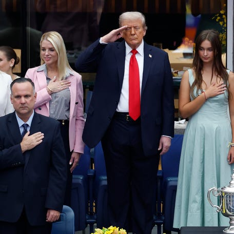 Sep 7, 2025; Flushing, NY, USA; (From left to right) White House Press Secretary Karoline Leavitt, United States Attorney General  Pam Bondi, President Donald Trump, Arabella Kushner, and Jared Kushner stand for the National Anthem prior to the final of mens singles at Billie Jean King National Tennis Center. Mandatory Credit: Geoff Burke-Imagn Images