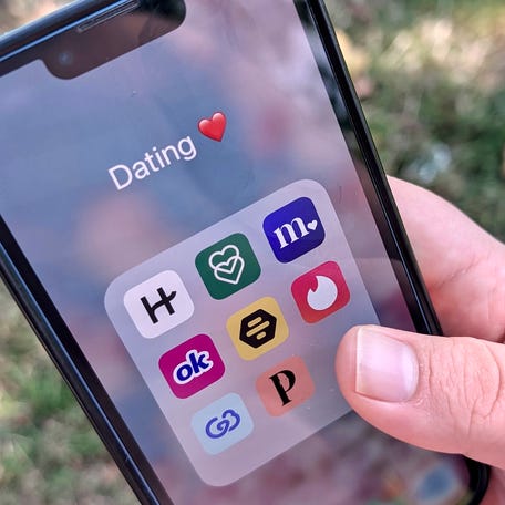 Apps for online dating on an iPhone