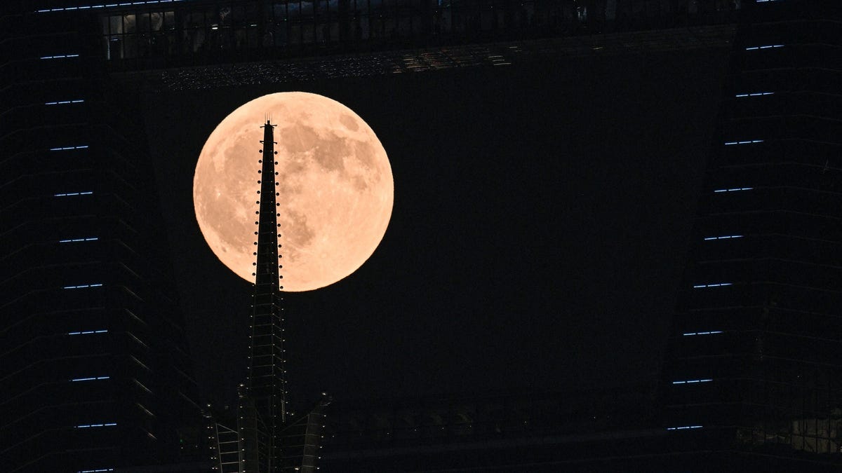 Who can see the total lunar eclipse? Where to catch the 'blood moon'