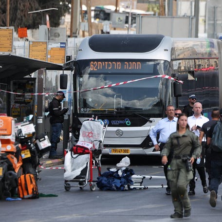 Israeli police officers, forensic experts and emergency personnel work at the scene where a suspected shooting attack took place at the outskirts of Jerusalem September 8, 2025.