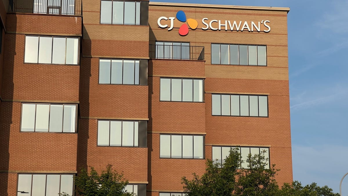 CJ Schwan’s opens new downtown office, offers 0K pledge to Forward Sioux Falls CJ Schwan’s opens new downtown office, offers 0K pledge to Forward Sioux Falls