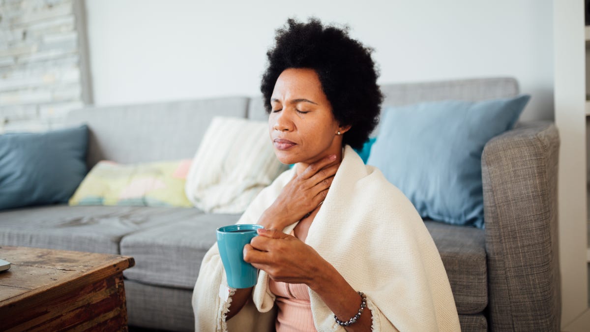 Why does my throat hurt when I swallow? How to soothe a sore throat Why does my throat hurt when I swallow? How to soothe a sore throat