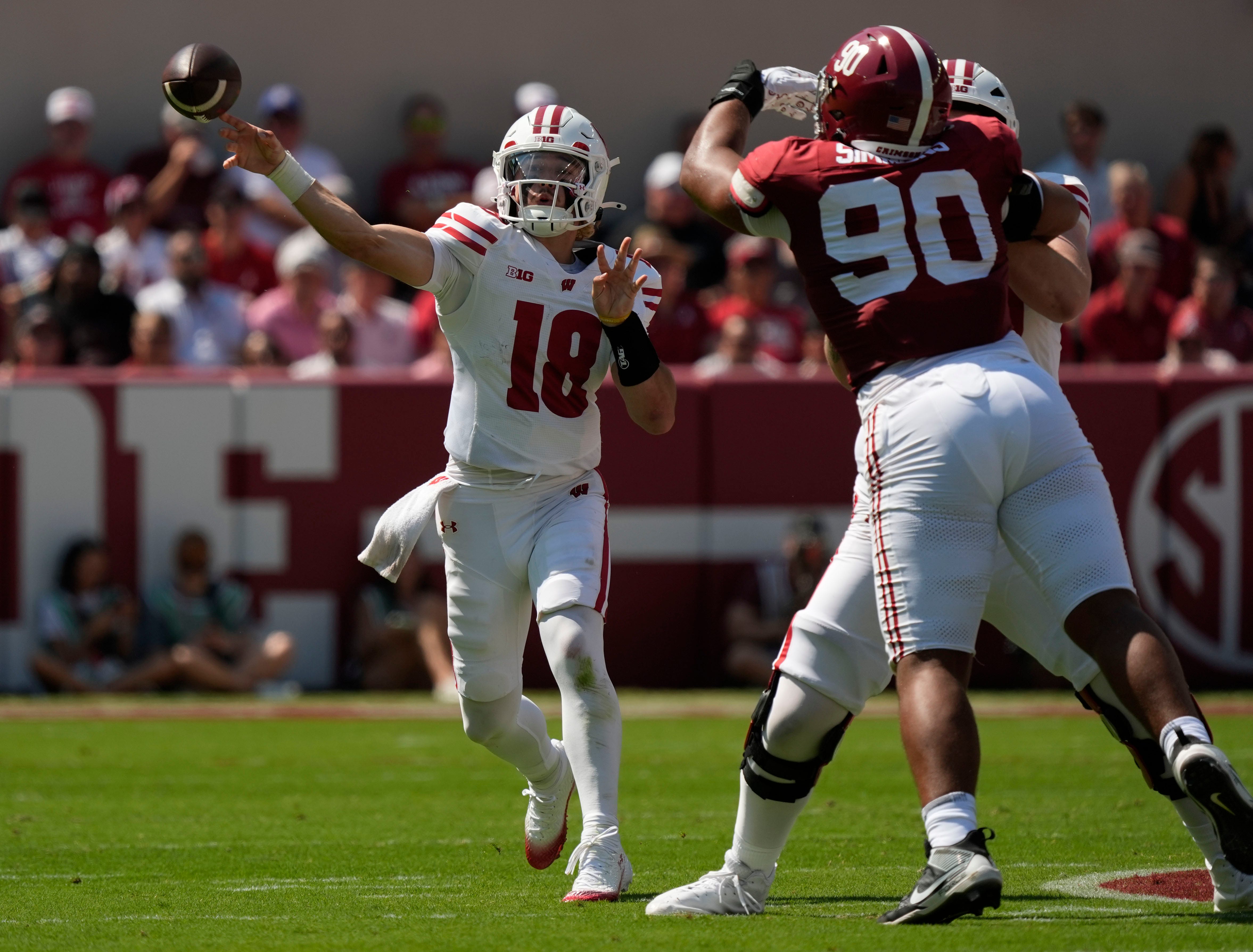 Wisconsin Badgers Football Alabama Crimson Tide Score Update Halftime  badgerswire.usatoday.com