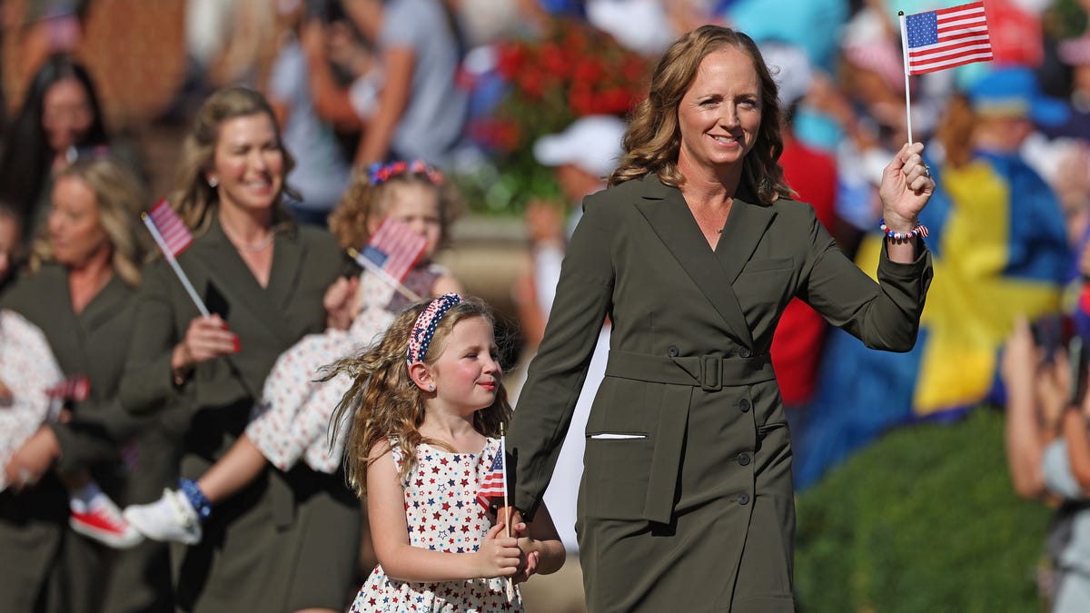 Former No. 1 Stacy Lewis, who overcame scoliosis, announces retirement Former No. 1 Stacy Lewis, who overcame scoliosis, announces retirement