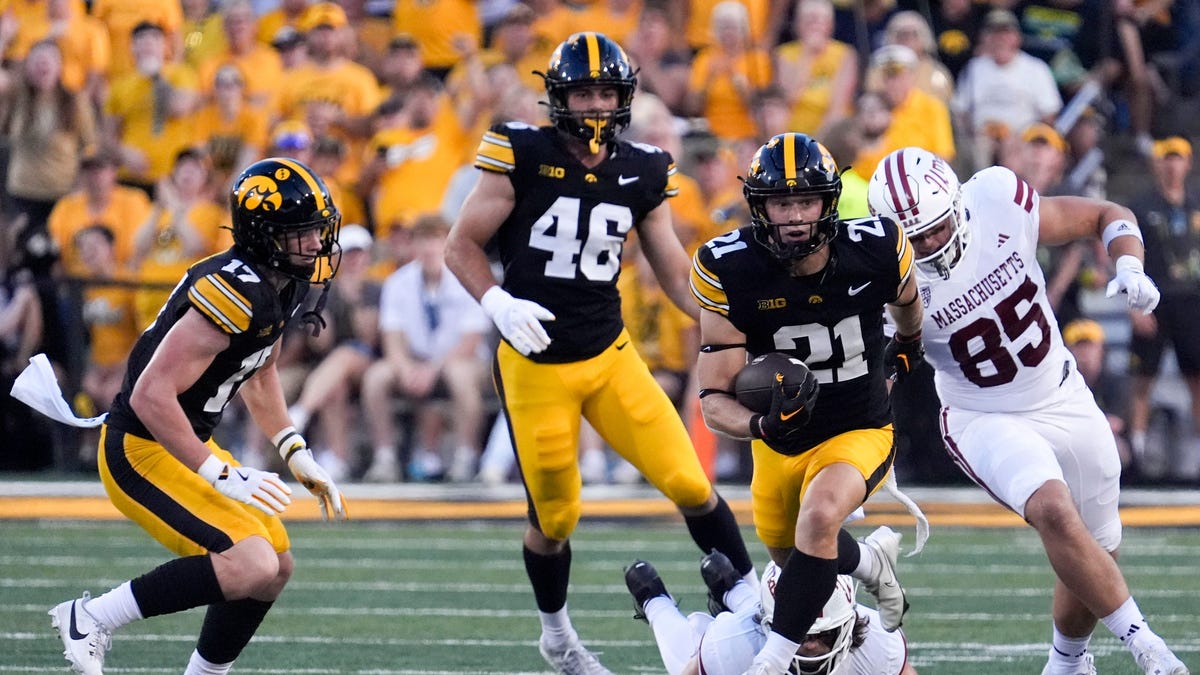 Las estrellas de fútbol de Iowa alabar a Kirk Ferentz a posteriori de una conquista histórica Las estrellas de fútbol de Iowa alabar a Kirk Ferentz a posteriori de una conquista histórica