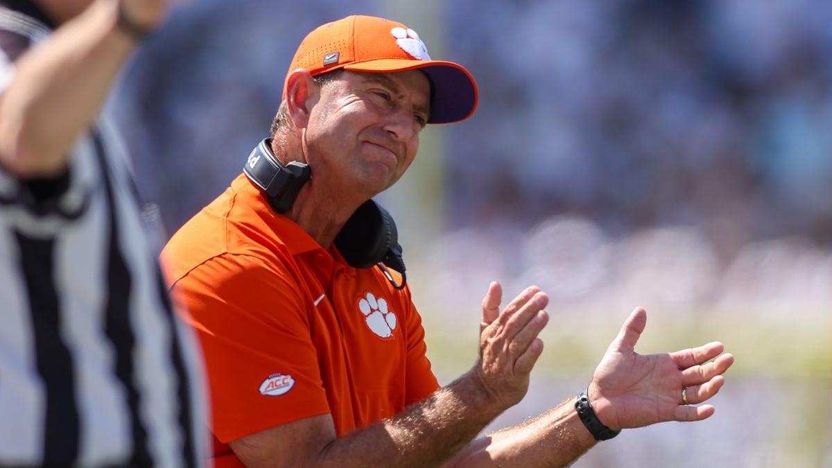 Dabo Swinney defends team, says Clemson can 'send me on my way' if it's 'tired of winning' Dabo Swinney defends team, says Clemson can 'send me on my way' if it's 'tired of winning'