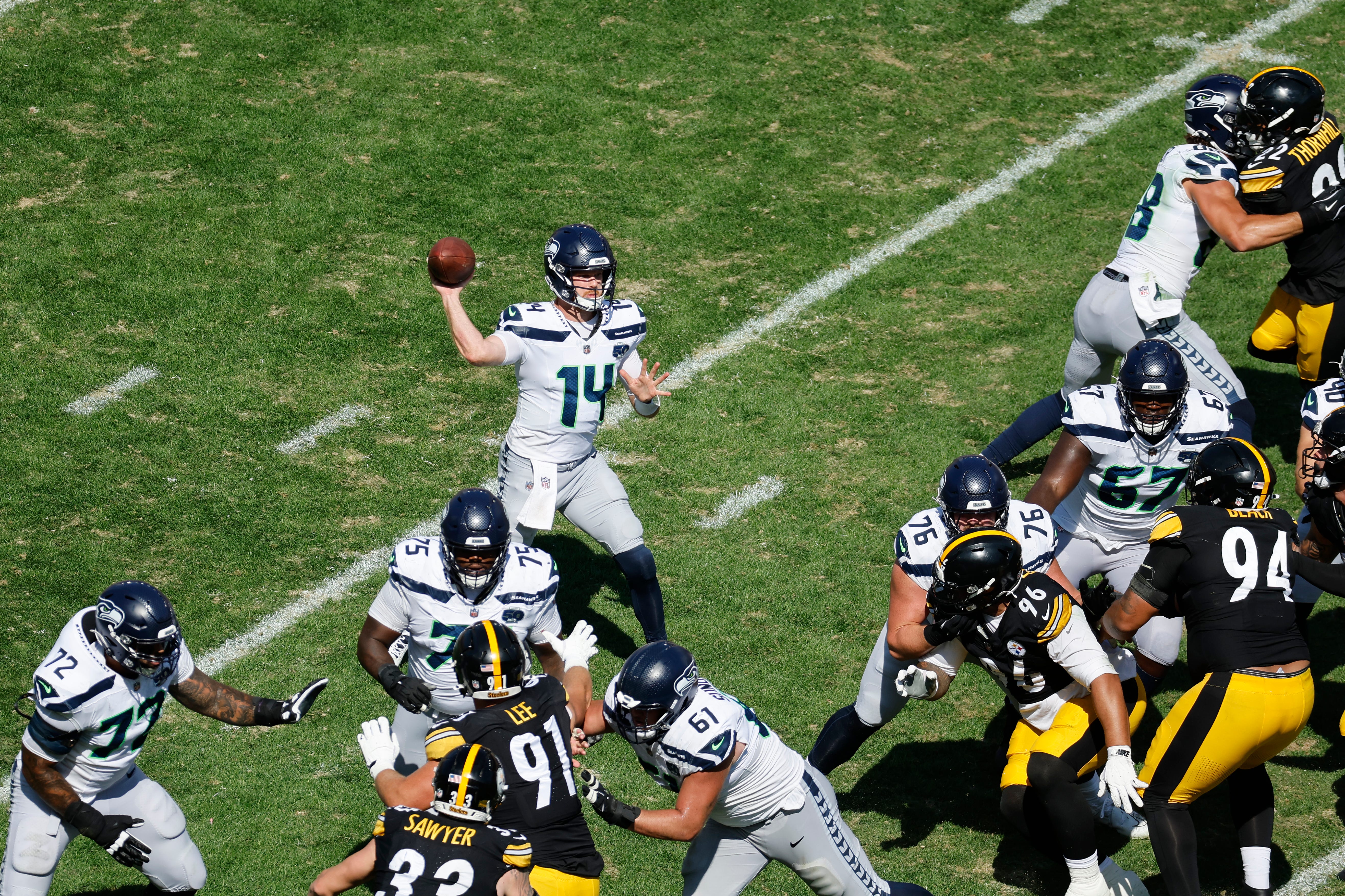 Seahawks QB Sam Darnold alcanzó un importante hito profesional vs Steelers