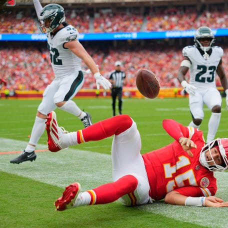 Sep 14, 2025; Kansas City, Missouri, USA; Kansas City Chiefs quarterback Patrick Mahomes (15) scores a touchdown defended by Philadelphia Eagles defensive end Za'Darius Smith (52) and cornerback Jakorian Bennett (23). Mandatory Credit: Jay Biggerstaff-Imagn Images
