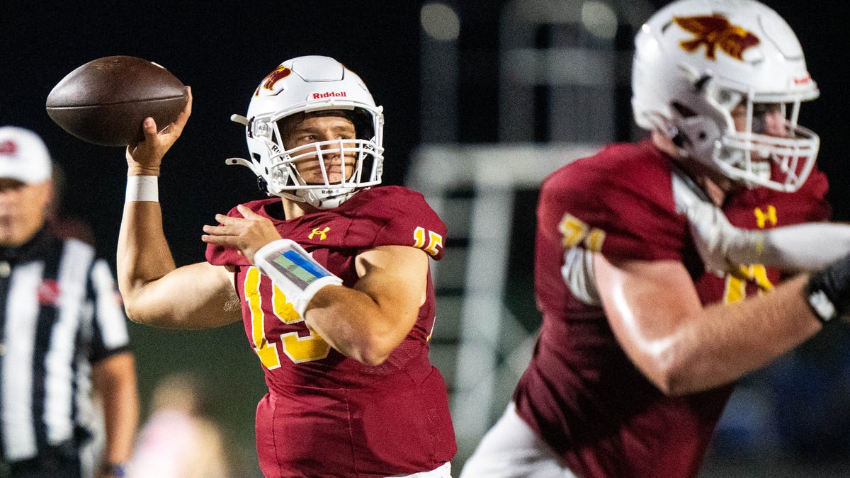 Top Iowa high school football Round of 16 playoff games, and our predictions Top Iowa high school football Round of 16 playoff games, and our predictions