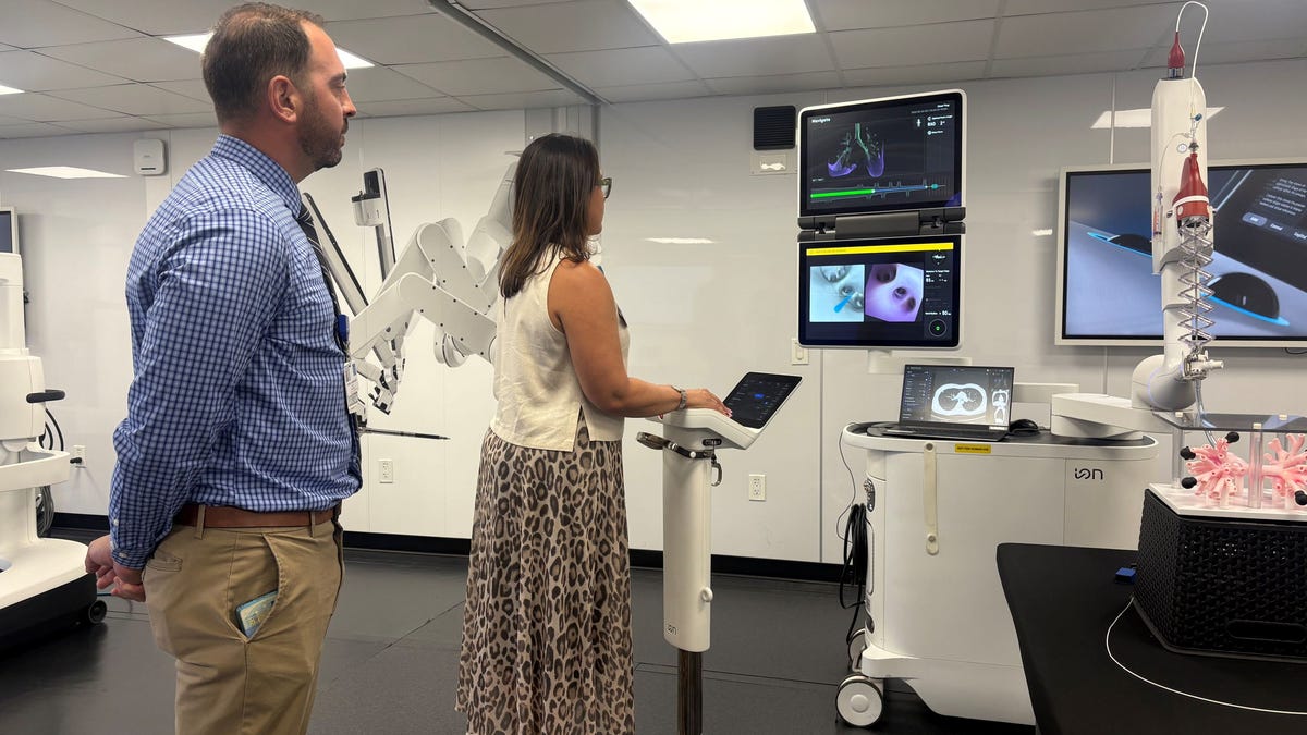 Portsmouth Regional Hospital offers new lung cancer technology Portsmouth Regional Hospital offers new lung cancer technology