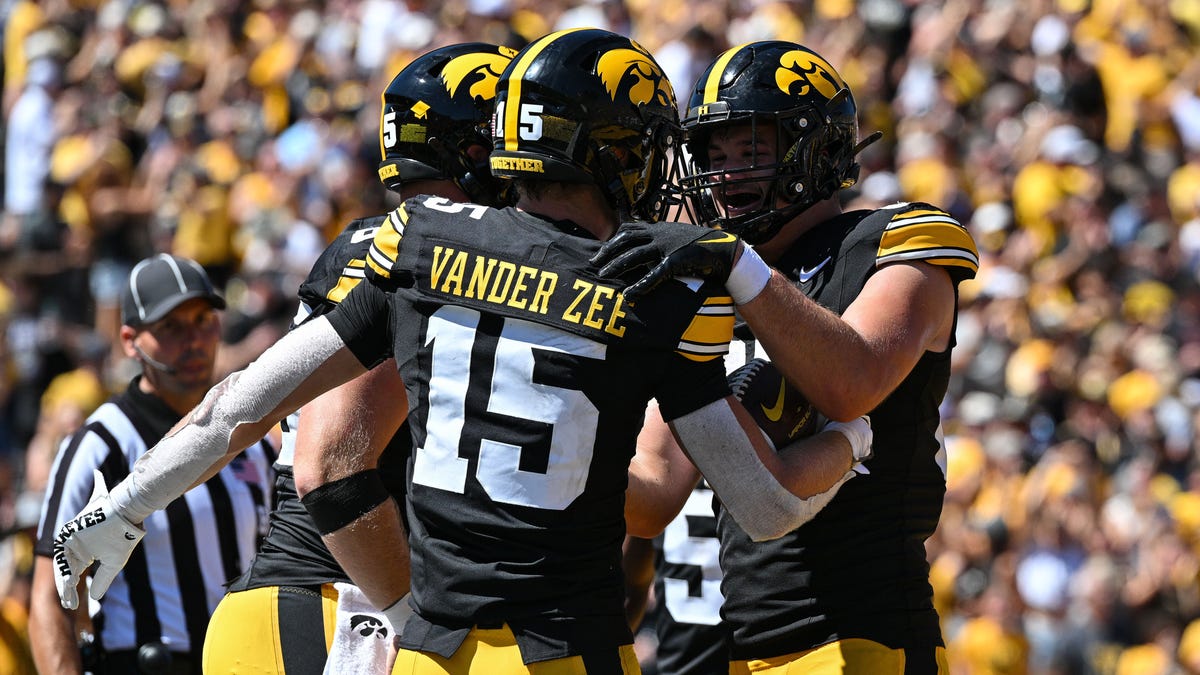 Iowa vs Wisconsin predictions, picks, odds. Who wins Week 7 college football game? Iowa vs Wisconsin predictions, picks, odds. Who wins Week 7 college football game?