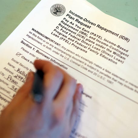 School teacher Kelly Elizabeth Belt fills out paperwork to payback her student loan while trying to navigate policies under the current administration of U.S. President Donald Trump, in Provo, Utah, U.S. May 30, 2025. REUTERS/Jim Urquhart