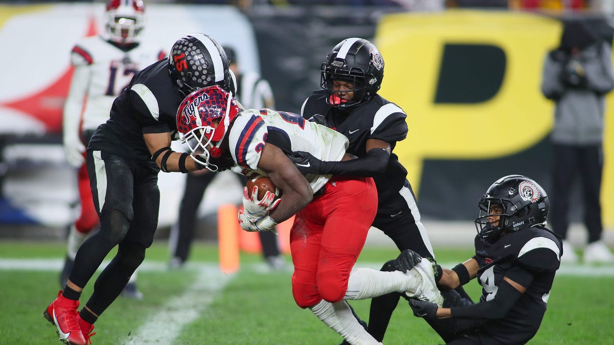 Oregon Ducks offer former 5-star Penn State RB hours after James Franklin’s firing Oregon Ducks offer former 5-star Penn State RB hours after James Franklin’s firing