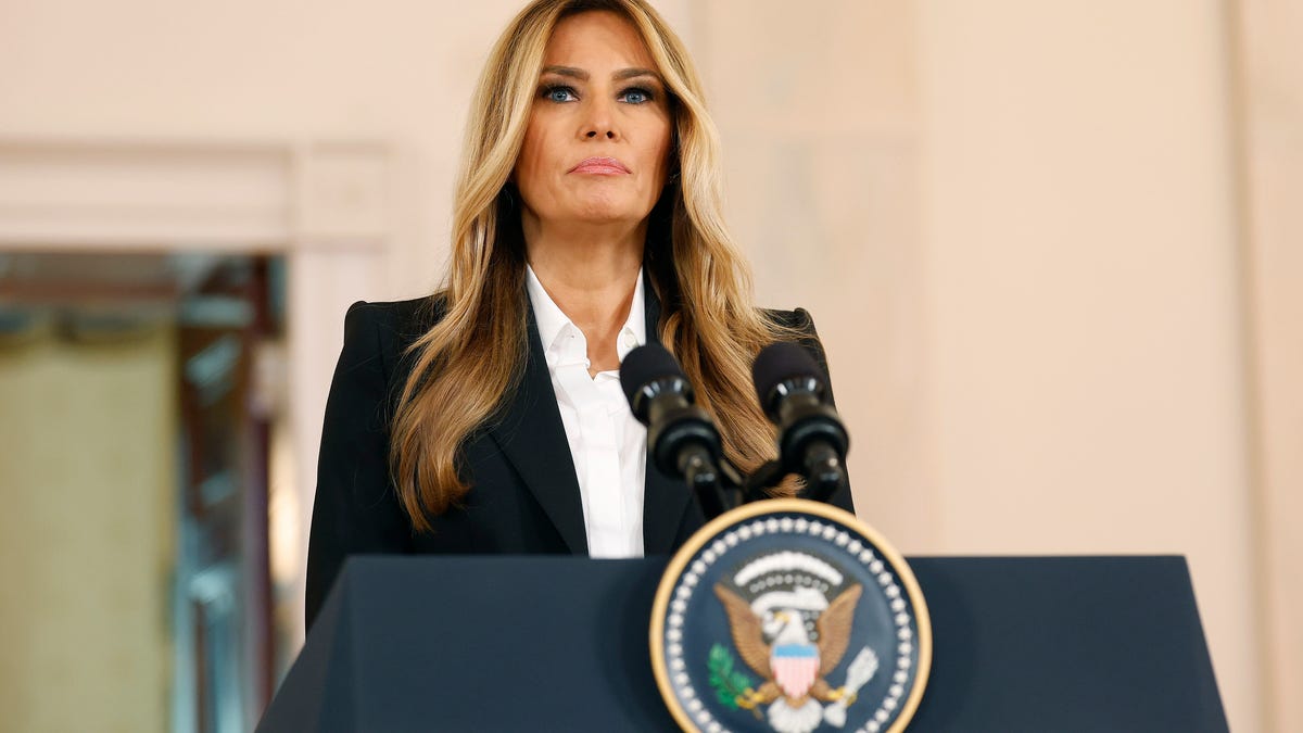 WASHINGTON, DC - OCTOBER 10: First lady Melania Trump delivers remarks in the Grand Foyer at the White House on October 10, 2025 in Washington, DC. The first lady announced she and Russian President Vladimir Putin have an "open channel of communication" to help reunite Ukrainian children displaced by the Russian-Ukraine war with their families. (Photo by Kevin Dietsch/Getty Images)