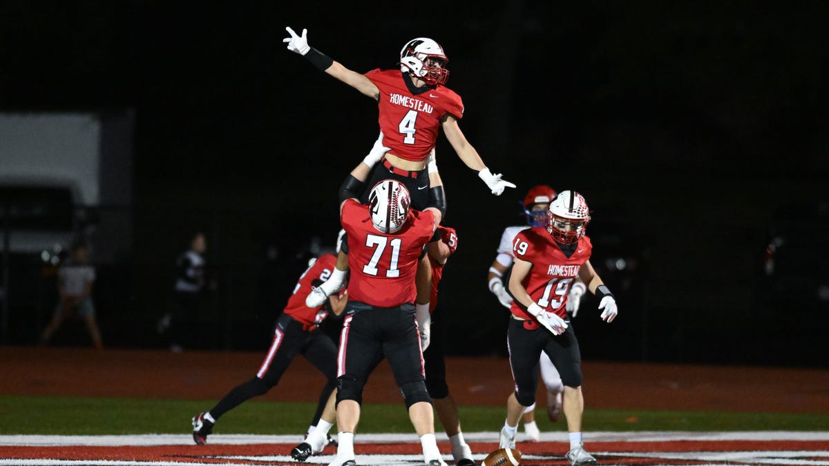 Area football teams clinch conference title shares with Week 8 victories Area football teams clinch conference title shares with Week 8 victories