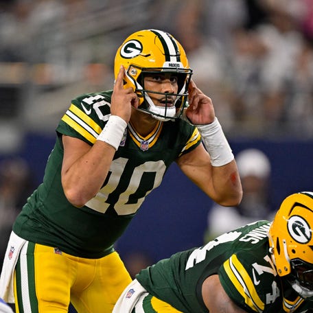 Sep 28, 2025; Arlington, Texas, USA; Green Bay Packers quarterback Jordan Love (10) looks to set the play during the game between the Dallas Cowboys and the Green Bay Packers at AT&T Stadium.
