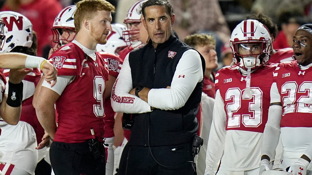 Iowa exploits flaws on both sides of the ball, leaves Wisconsin football coach Luke Fickell ‘dumbfounded’ by loss Iowa exploits flaws on both sides of the ball, leaves Wisconsin football coach Luke Fickell ‘dumbfounded’ by loss