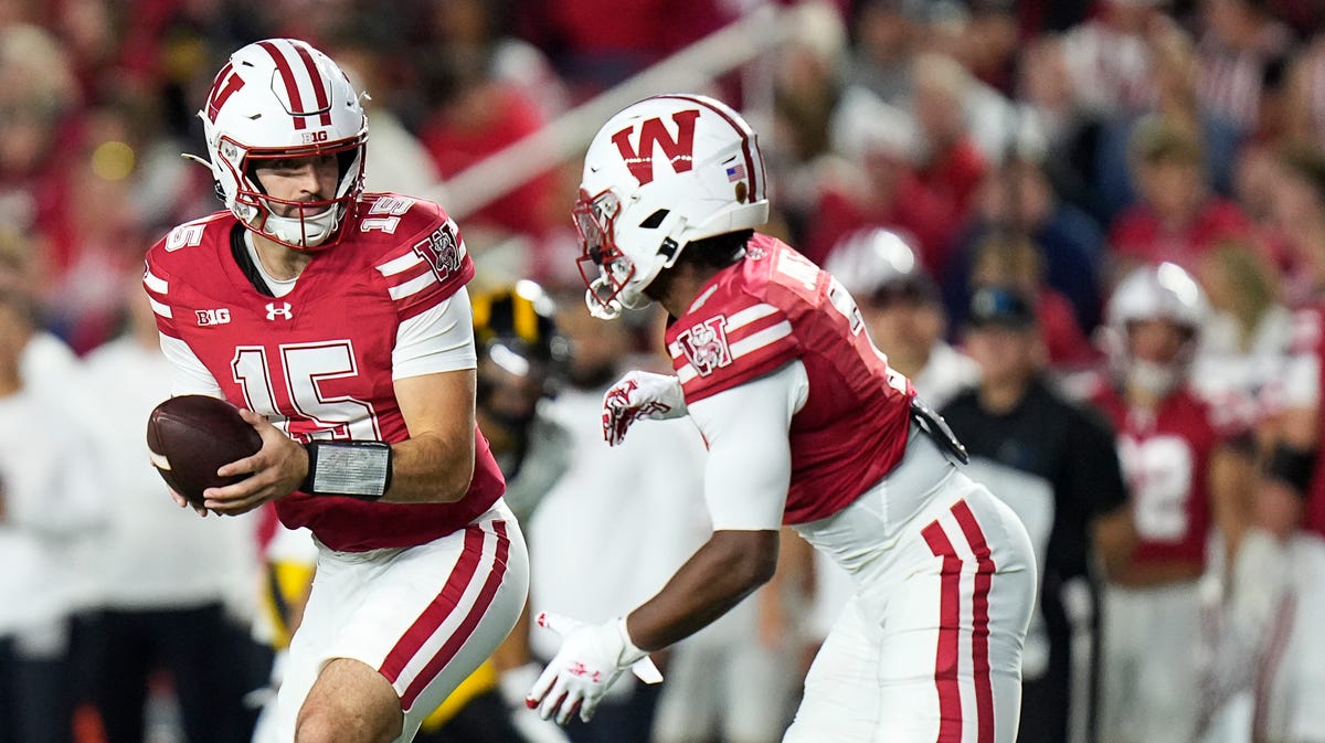 Why Luke Fickell stuck with Hunter Simmons at QB in Wisconsin Badgers’ 37-0 loss to Iowa Why Luke Fickell stuck with Hunter Simmons at QB in Wisconsin Badgers’ 37-0 loss to Iowa