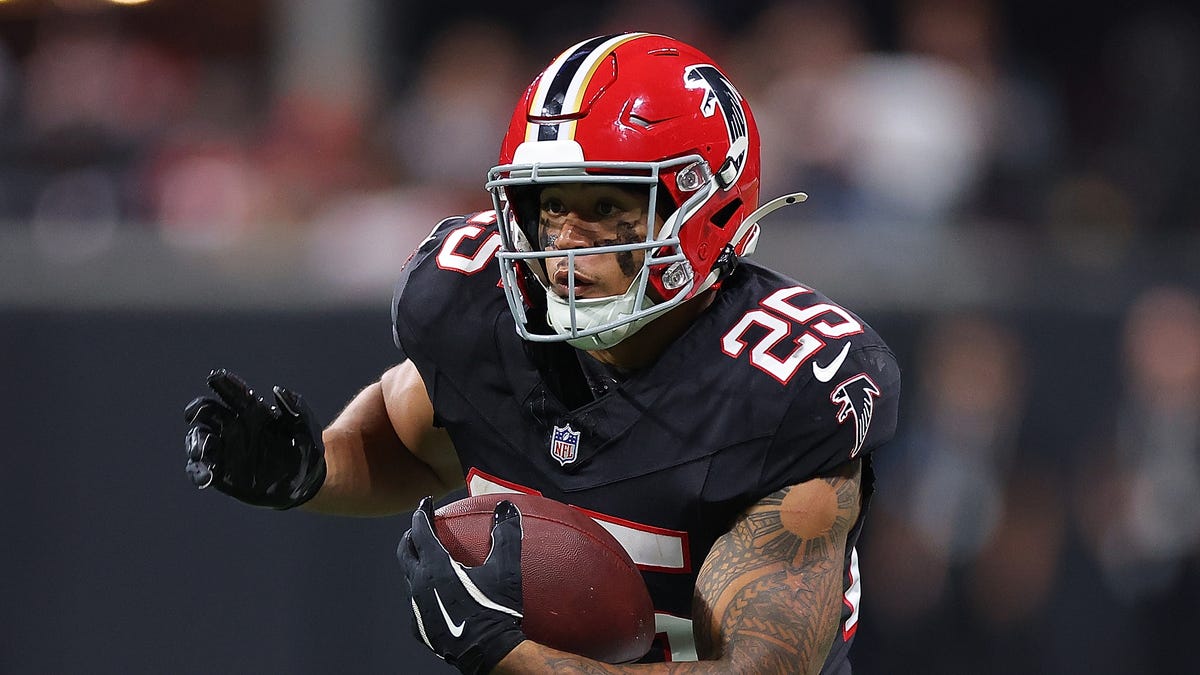 Tyler Algier TD가 애틀랜타 선두를 차지했습니다. Tyler Algier TD가 애틀랜타 선두를 차지했습니다.