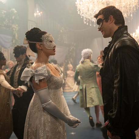 Yerin Ha as Sophie Baekand Luke Thompson as Benedict Bridgerton in Season 4 of "Bridgerton."