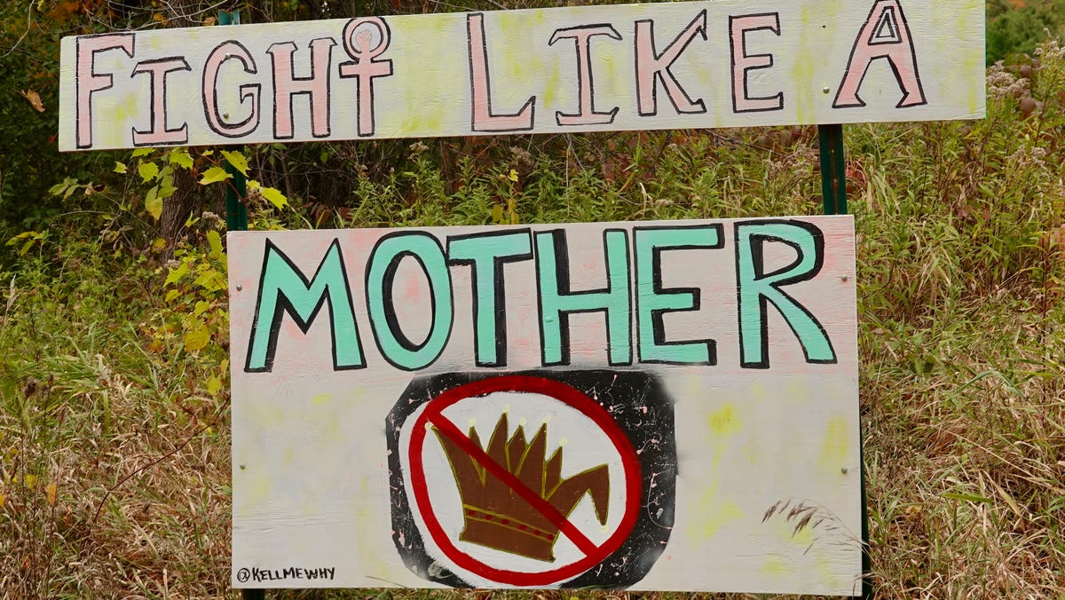 A sign near Burlington, Vermont, asks passersby to 