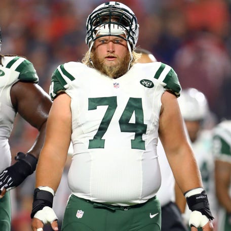 New York Jets center Nick Mangold (74) against the Arizona Cardinals at University of Phoenix Stadium. The Cardinals defeated the Jets 28-3 in Glendale on Oct. 17, 2016.