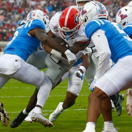 Georgia running back Nate Frazier (3) runs the ball for a touchdown against Mississippi during their 2024 game at Vaught-Hemingway Stadium.
