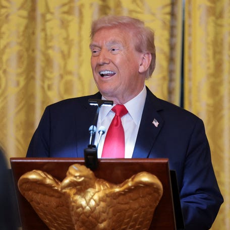 U.S. President Donald Trump hosts a ballroom dinner in the East Room at the White House in Washington, D.C., U.S., October 15, 2025. REUTERS/Jonathan Ernst