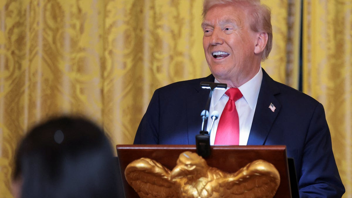 U.S. President Donald Trump hosts a ballroom dinner in the East Room at the White House in Washington, D.C., U.S., October 15, 2025. REUTERS/Jonathan Ernst