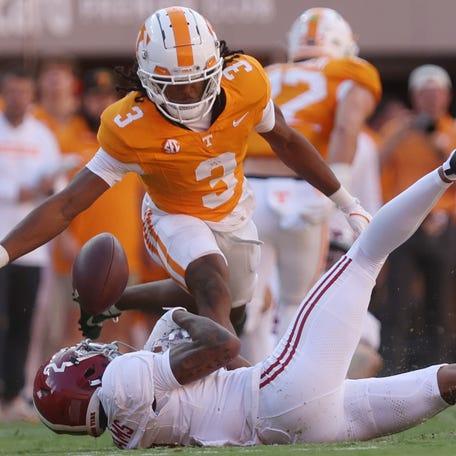Alabmaa wide receiver Ryan Williams (2) is unable to make a catch against the defense of Tennessee defensive back Jermod McCoy (3) during their 2024 game at Neyland Stadium.