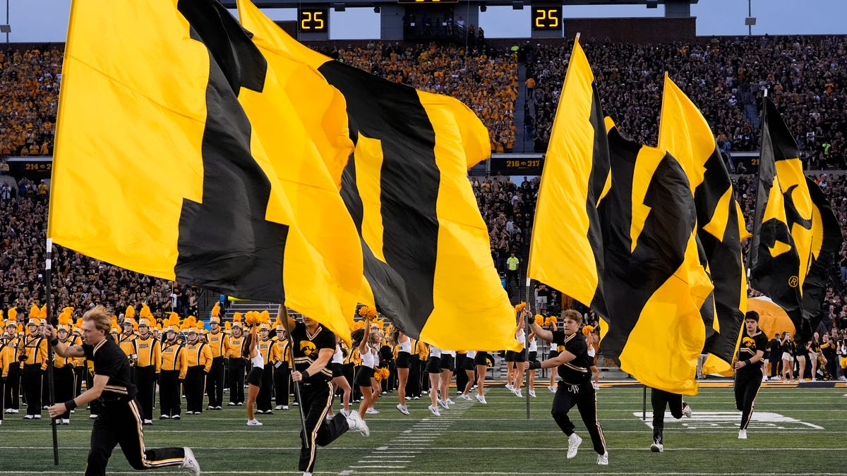 USA TODAY Sports College Football Re-Rank sees Iowa Hawkeyes climbing to new heights USA TODAY Sports College Football Re-Rank sees Iowa Hawkeyes climbing to new heights