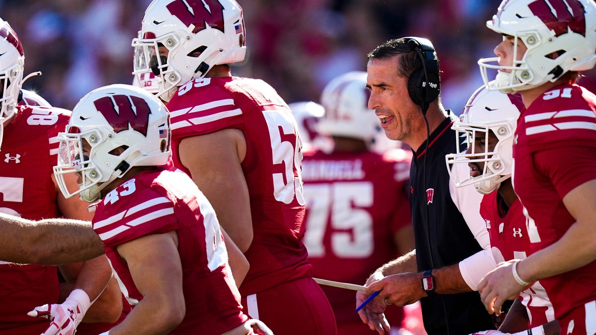 TV channel, kickoff time announced for Wisconsin’s Week 9 game at Oregon TV channel, kickoff time announced for Wisconsin’s Week 9 game at Oregon