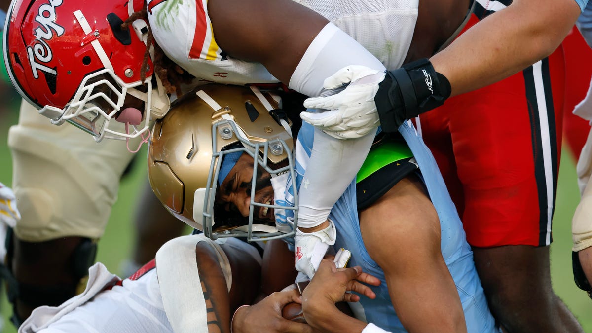 QB de UCLA se lastimó tarde contra Maryland QB de UCLA se lastimó tarde contra Maryland