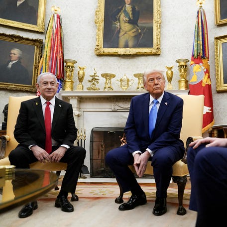 U.S. President Donald Trump and U.S. Vice President JD Vance meet Israeli Prime Minister Benjamin Netanyahu at the White House in Washington, U.S., February 4, 2025. REUTERS/Elizabeth Frantz