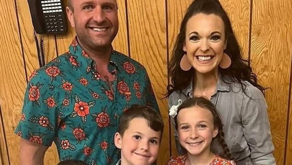 Illinois gubernatorial candidate's son and family killed in helicopter crash