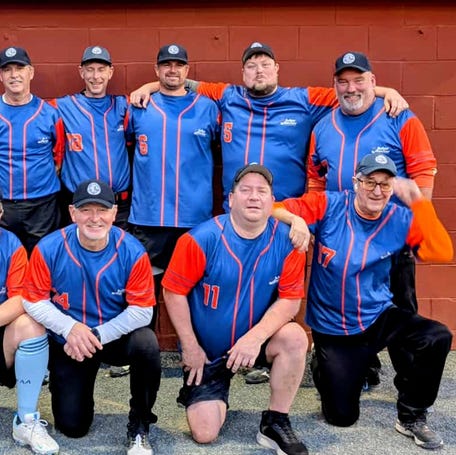 See 80-year-old's 2 a.m. text that moved his entire softball team