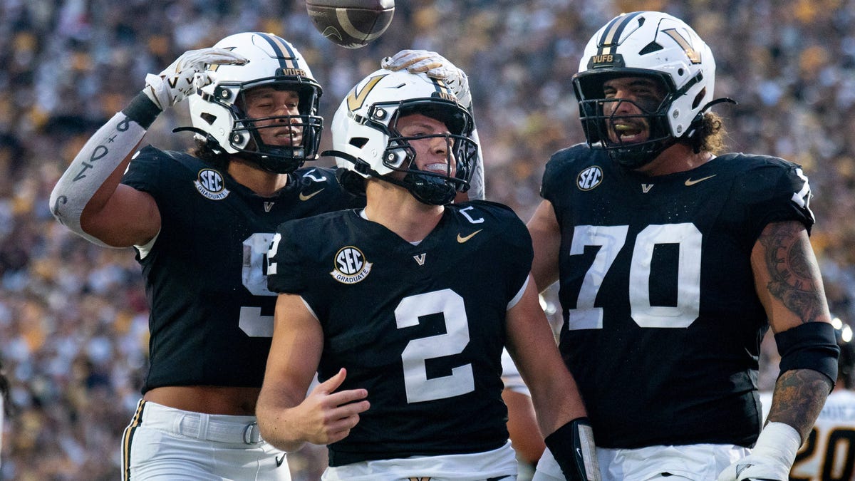 College football Week 10 games, picks, odds and predictions for every top-25 matchup