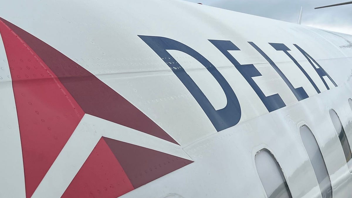 Delta crew member accidentally deploys emergency slide; could cost airline over $50K