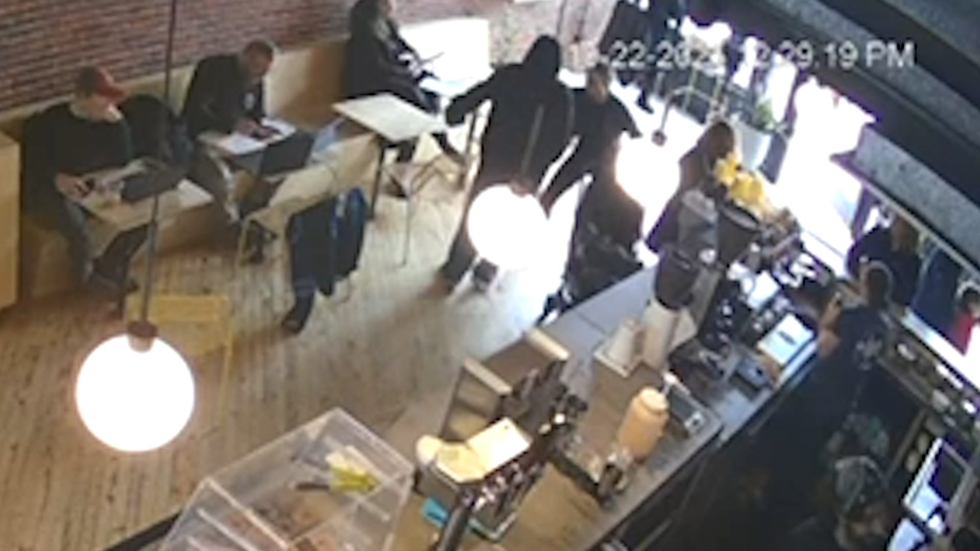 पूरे अमेरिका में, यमनी कॉफ़ीहाउस कॉफ़ी संस्कृति की जड़ों को दर्शाते हैं