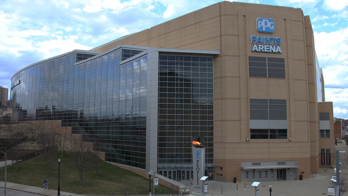 Fan suffers ‘life-threatening’ injuries in fall at Pittsburgh Penguins game, officials say Fan suffers ‘life-threatening’ injuries in fall at Pittsburgh Penguins game, officials say