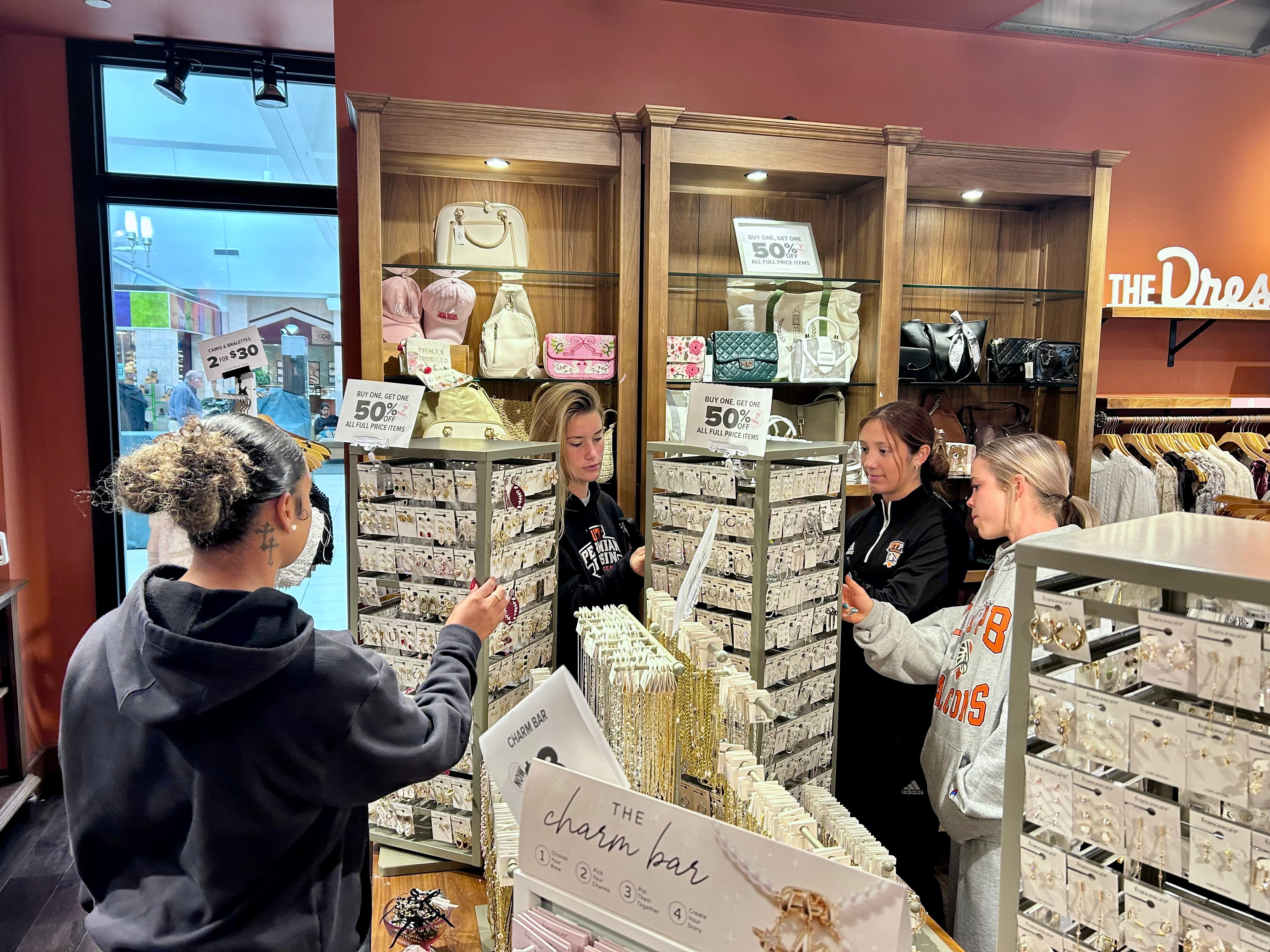 Image for women's clothing chain liquidation report