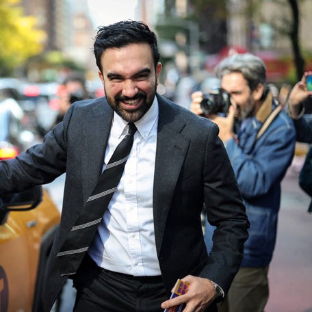 Democratic candidate for New York City Mayor, Zohran Mamdani, shakes the hand of a cab driver while campaigning in Manhattan's Upper East Side neighborhood during early voting, in New York City, U.S., October 27, 2025. REUTERS/Mike Segar  TPX IMAGES OF THE DAY