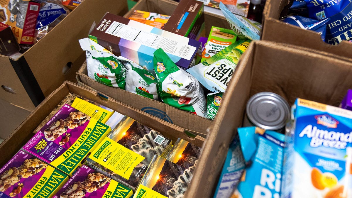 Food banks preparing for wave of hungry SNAP recipients