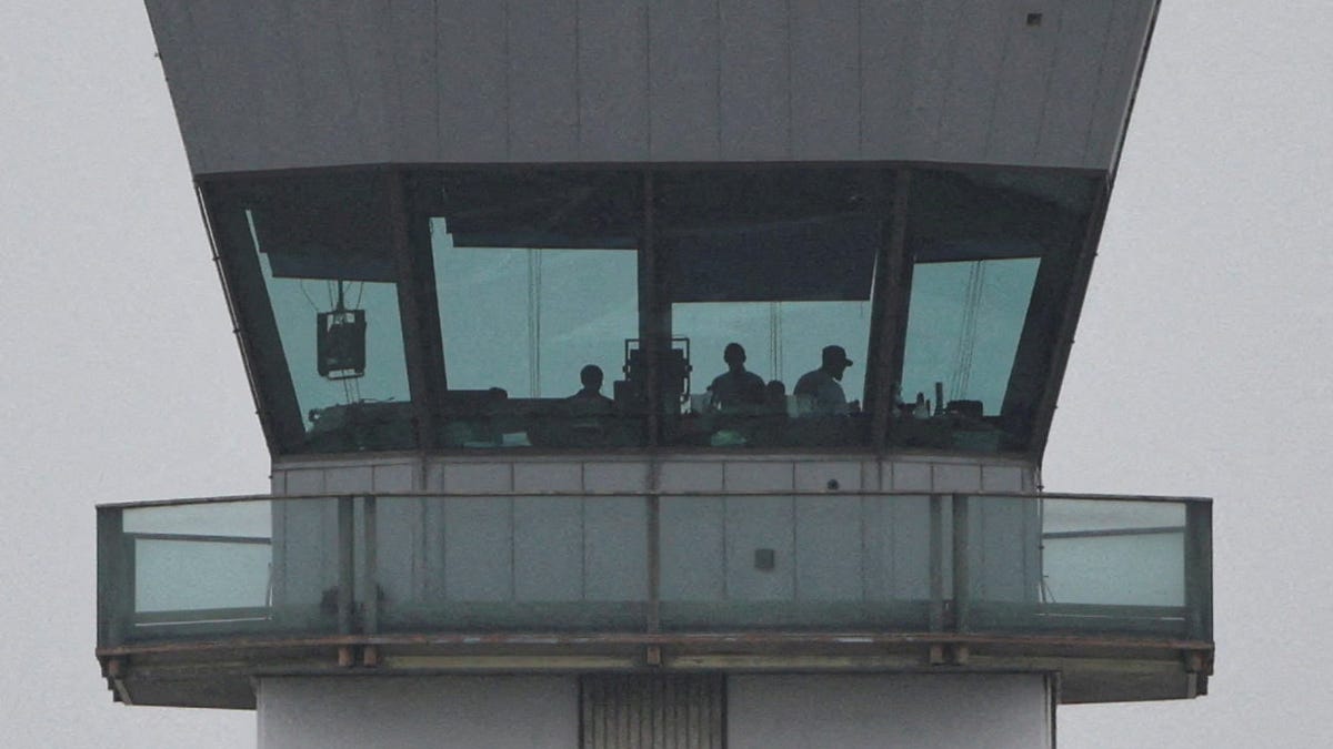 Air traffic controllers at Hollywood Burbank Airport's tower, which briefly closed due to staffing issues early in the shtudown. REUTERS/Daniel Cole/File Photo