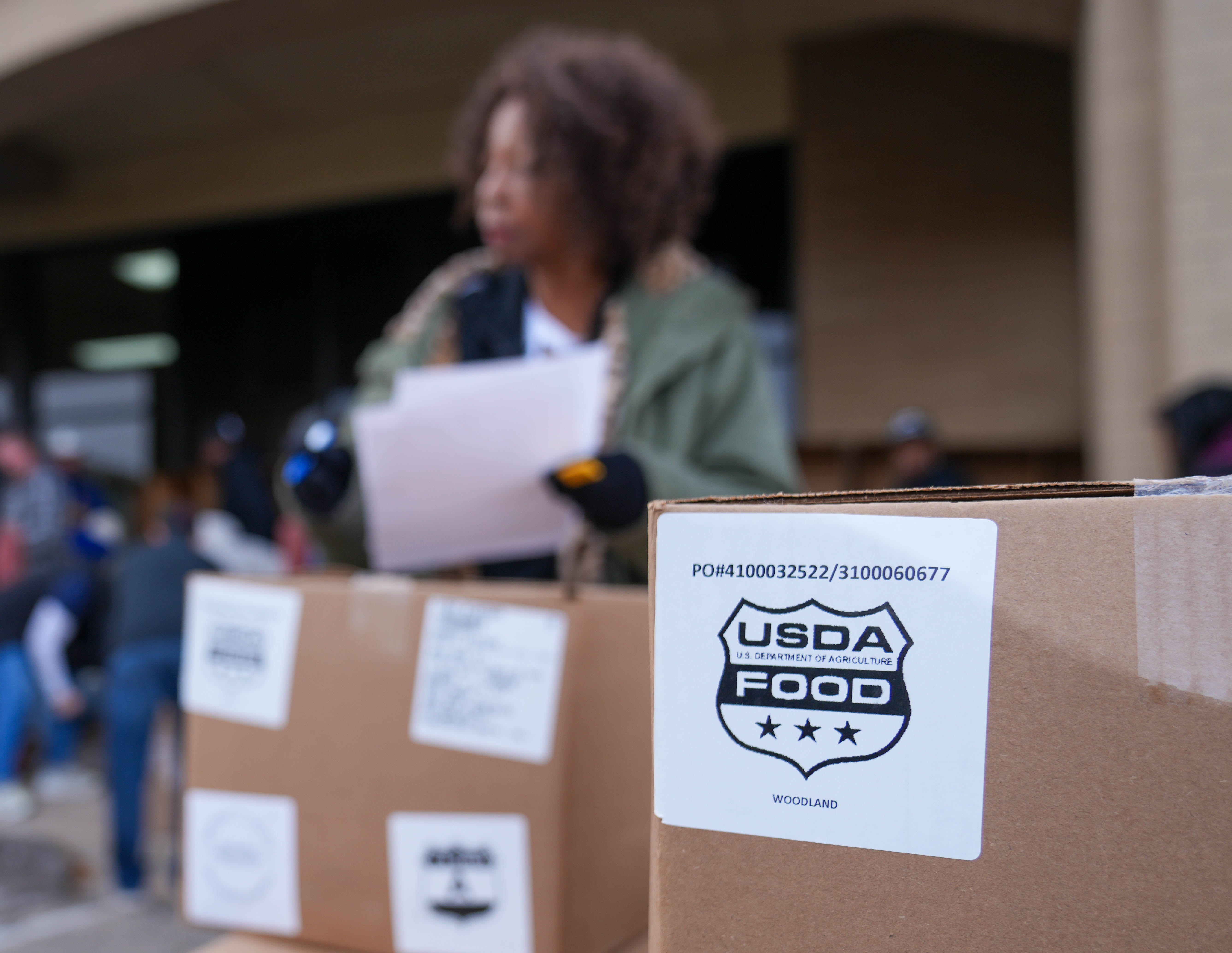 Government shutdown gridlock means they're waiting for food in the cold